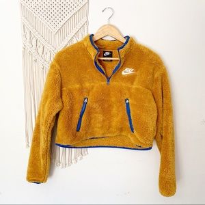 Nike Plush Fleece 1/4 zip Cropped Pullover teddy